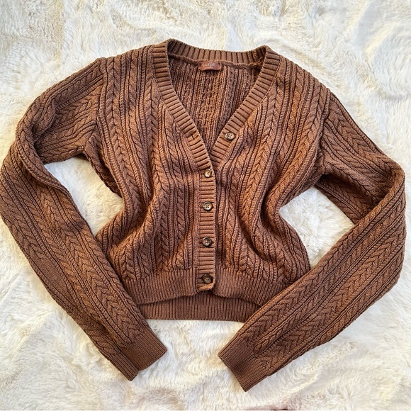 Brandy Melville Sweaters - Brandy Melville Cable Knit Cropped Cardigan Sweater